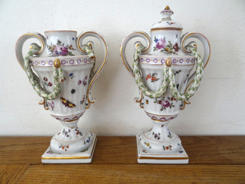 Jolis vases anses en - à,
