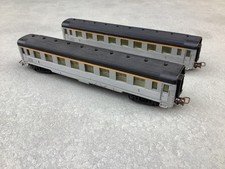 Lot de 2 Wagons voyageurs INOX 1ere classe fabrication JOUEF au HO