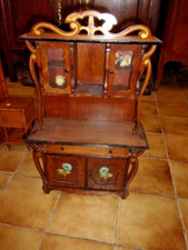 Jouet ancien pour enfant / Buffet vitré en pin façon bambou