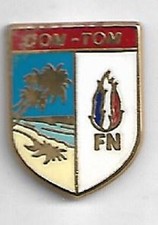 pin's politique front national dom tom (grand modèle) fabrication en zamac