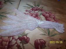 Ancienne incrustation ou application brodée rose saumon. Soie. Réf : n°110