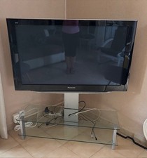 télévision écran plasma panasonic Viera 117cm sur pied avec 2 tablettes en verre