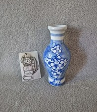 Petit vase chinois en porcelaine décor floral bleu et blanc 10 cm