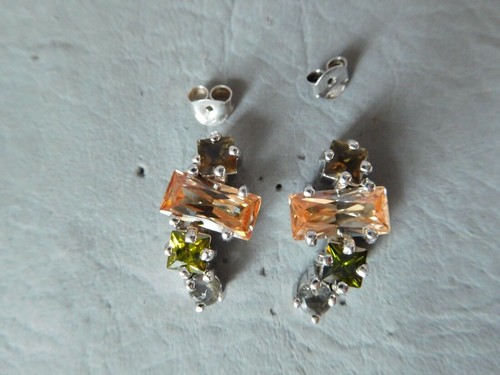 Boucle oreille clou - d'oreille,