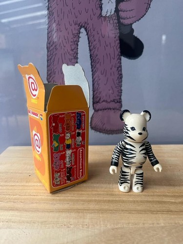 Bearbrick 100 serie 3 - %, animal