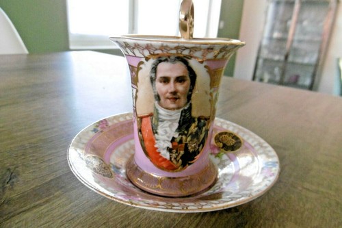 Ancienne tasse sous - ancienne,