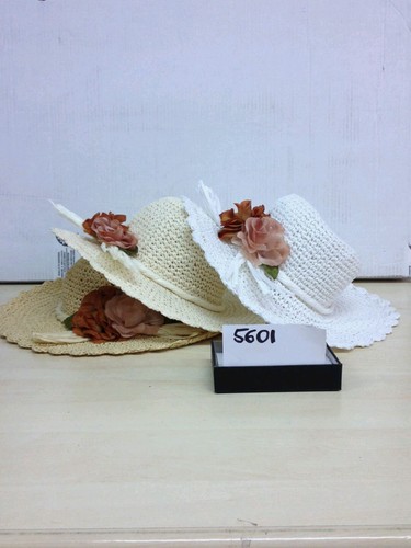 Chapeau beige clair - 1,