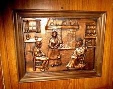 Ancien tableau en cuivre repoussé sous cadre bois - scène de vie des années 1900