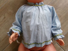 vêtement brassière bleue