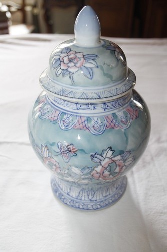 Pot couvert chinois vase