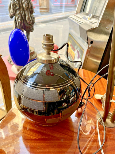 Ancienne lampe boule - boule, art
