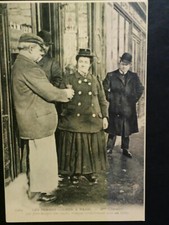 75-PARIS".Mme CHARNIER."LES FEMMES COCHER à PARIS".1910".C.P.A".Pas d'écriture".