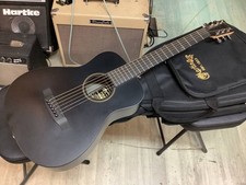 Petite et bruyante guitare