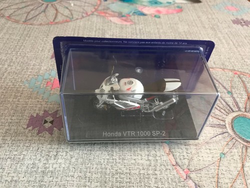 Moto miniature honda vtr - moto,