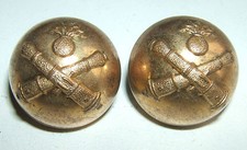 LOT DE 2 BOUTONS DORES