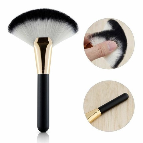 Pinceau maquillage eventail