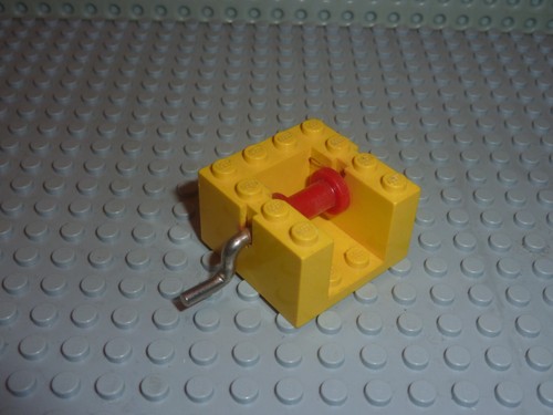 Treuil yellow lego - treuil, vintage