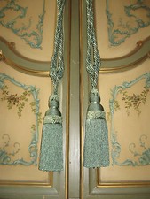 1 PAIRE D'EMBRASSES POMPON