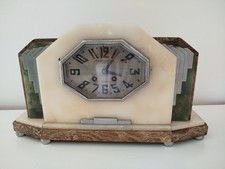 PENDULE ART DÉCO 1930 EN MARBRE VEINE  ET ONYX  MOUVEMENT J MARTI  MÉDAILLE D OR