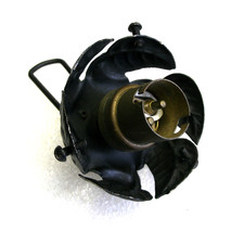 Griffe de tulipe En fer avec douille,  Diamètre 6 cm ,lustre art déco, muller