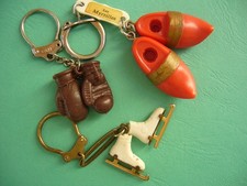 Porte clés  - 3 PAIRES     Gants de Boxe - Patins à Glace - Sabots