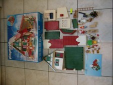boite PLAYMOBIL CHRISTMAS 5976 . MAISONNETTE DU PERE NOÊL . SUPERBE ÉTAT . 2014