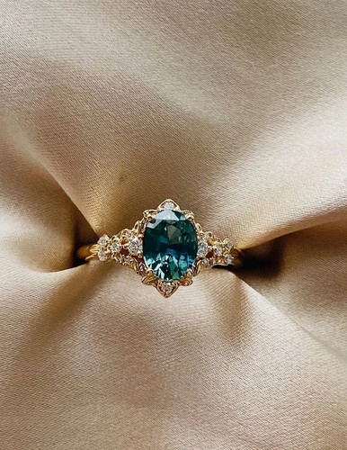 Oval cut natural teal - 5.50,