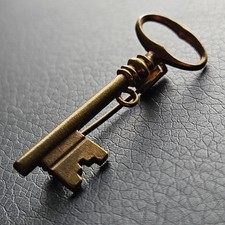Broche clé ancienne original bijou vintage laiton serrure serrurerie ancien