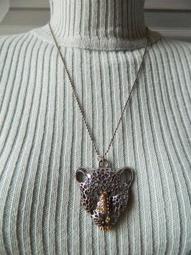 Collier fantaisie avec tête