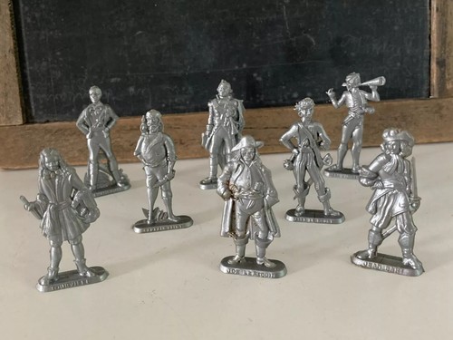 8 figurines la - 22,
