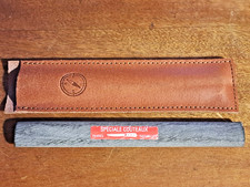 Grande pierre d'affûtage pour couteaux avec son étui