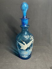 Ancienne bouteille, carafe en verre émaillé d'un Ibis blanc et de fleurs Legras