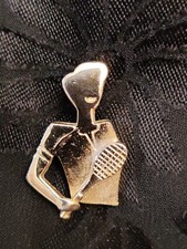 Broche Dorée Model 5 : Buste De Femme Raquette De Tennis 