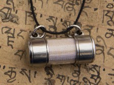 Amulette pendentif rouleau