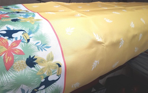 Nappe jaune bordure perroquets