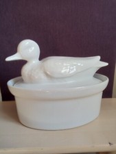 Grande et belle terrine canard blanc faïence blanche foie gras pâté