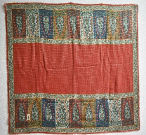 Carré soie foulard yves - carré,