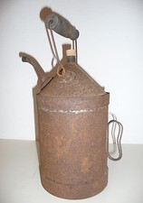 Ancien Bidon Réservoir Jerrican  d' essence  en Tôle   Jan21