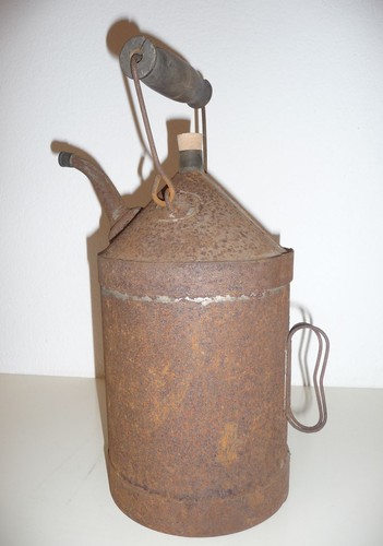 Ancien bidon réservoir - ancien,