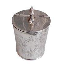 Boite A Cigarettes Ou Thé Métal Argenté  Avec Casque