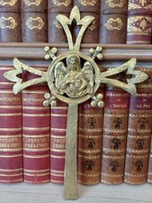 Croix ancienne en bronze doré