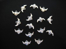 LOT REVENDEUR 15 BRELOQUES PENDENTIFS CŒURS AILES ARGENTES METAL ORNES 3 STRASS