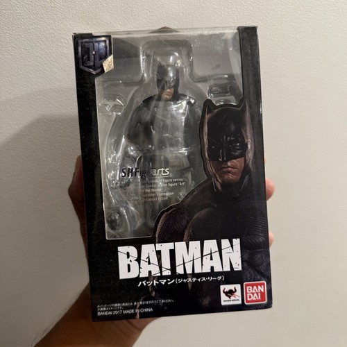 Bandai figuarts batman - bandai,