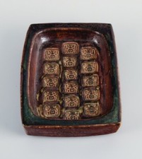 Jørgen Mogensen pour Royal Copenhagen, plat en grès avec motif de coléoptères.