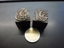 2 belles matrices d'imprimerie,lettres G et J,pour monogramme,métal/bois