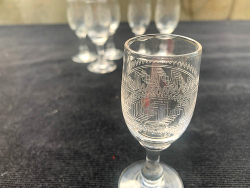 Anciens verres liqueur - à,