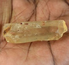 Pierre précieuse naturelle or