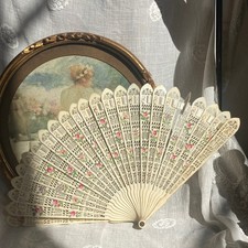 Eventail ancien en celluloid peint petites fleurs et ajouré, 1900 rose violette