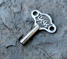 ancienne clef gégé  . jouet