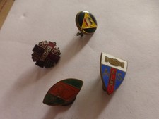 lot de 4 Ancien insigne